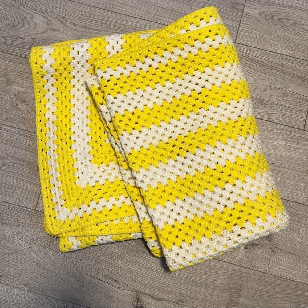 Vintage Hand Crochet granny Square Pattern Yellow White Blanket Full size